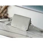 𝐋𝐎𝐔𝐈𝐒𝐕𝐔𝐈𝐓𝐓𝐎𝐍 M82281 Grey green full leather men's bag and messenger bag series